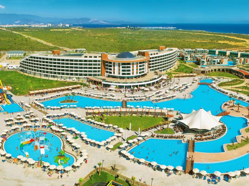 Aquasis De Luxe Resort & Spa