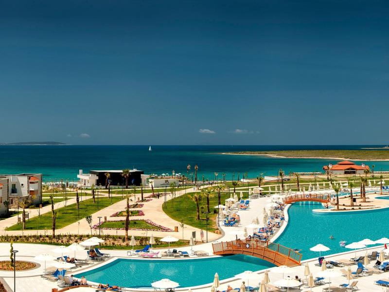 Aquasis De Luxe Resort & Spa