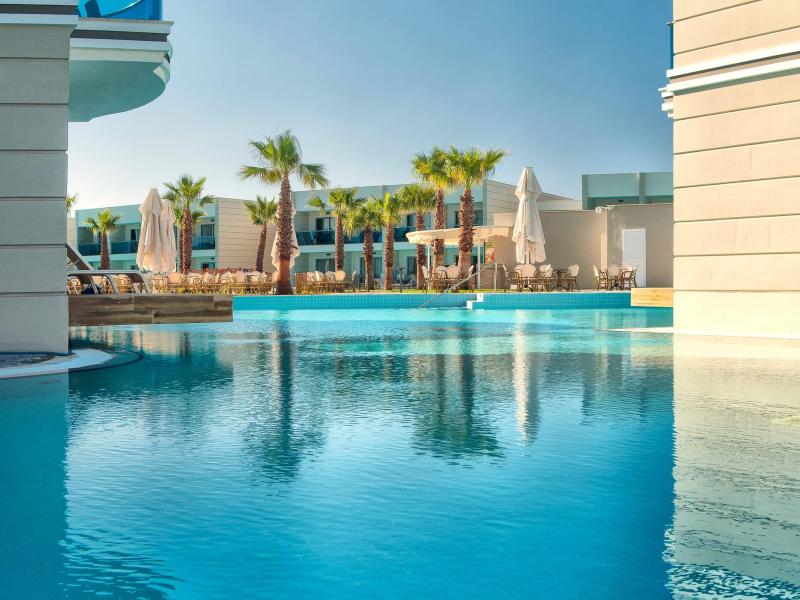 Aquasis De Luxe Resort & Spa