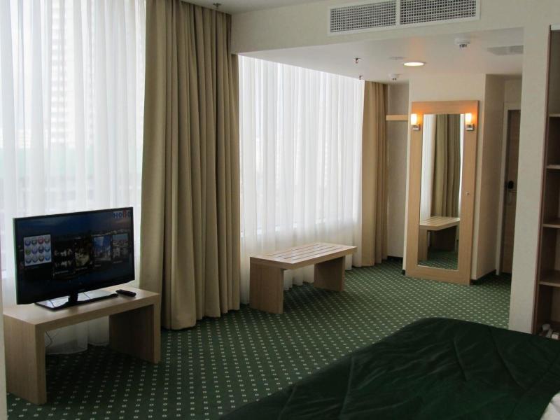 Green City Hotel