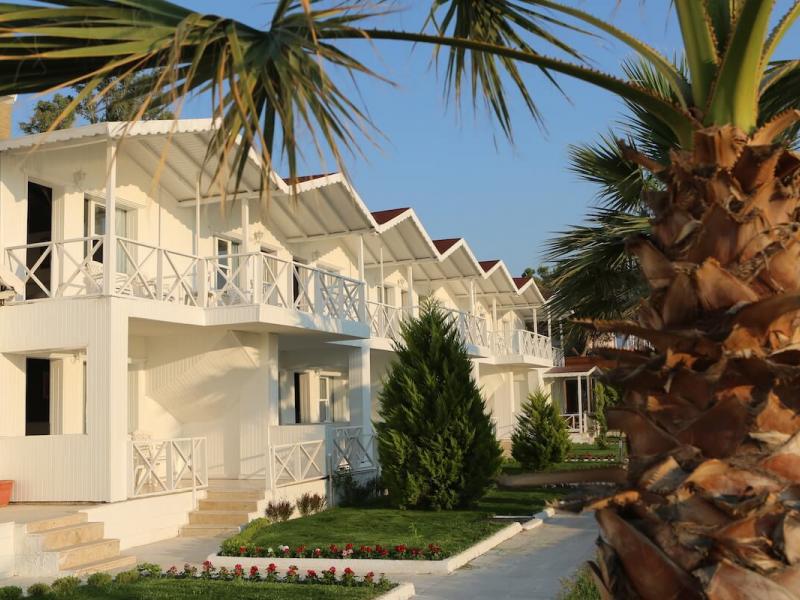 Risus Aqua Beach Resort Hotel