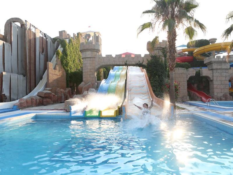 Risus Aqua Beach Resort Hotel