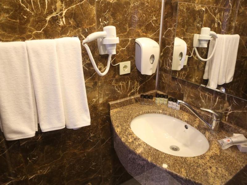 Risus Aqua Beach Resort Hotel