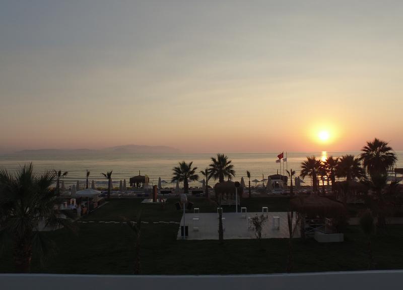 Risus Aqua Beach Resort Hotel