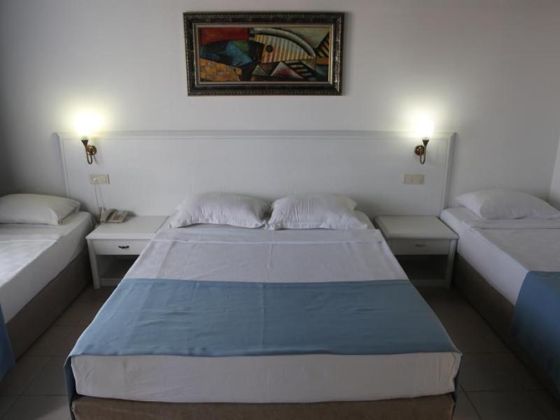 Risus Aqua Beach Resort Hotel