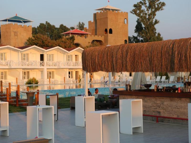 Risus Aqua Beach Resort Hotel