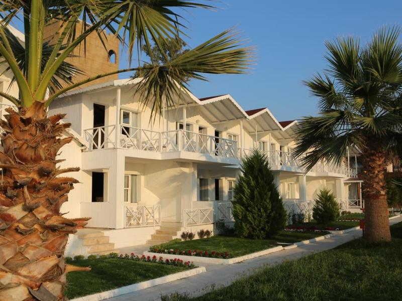 Risus Aqua Beach Resort Hotel