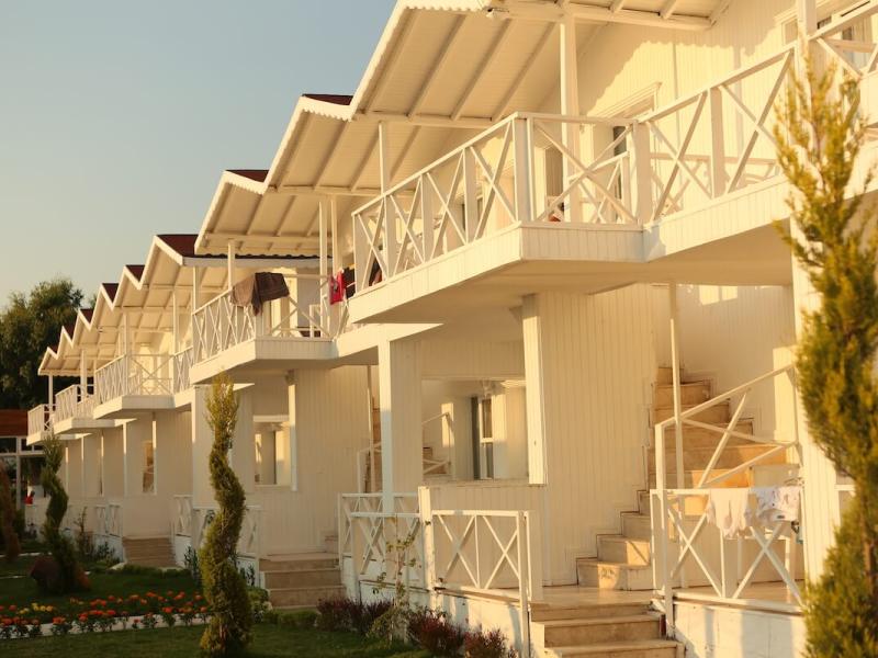 Risus Aqua Beach Resort Hotel