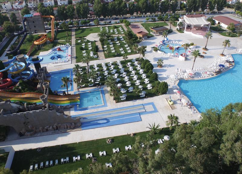 Risus Aqua Beach Resort Hotel