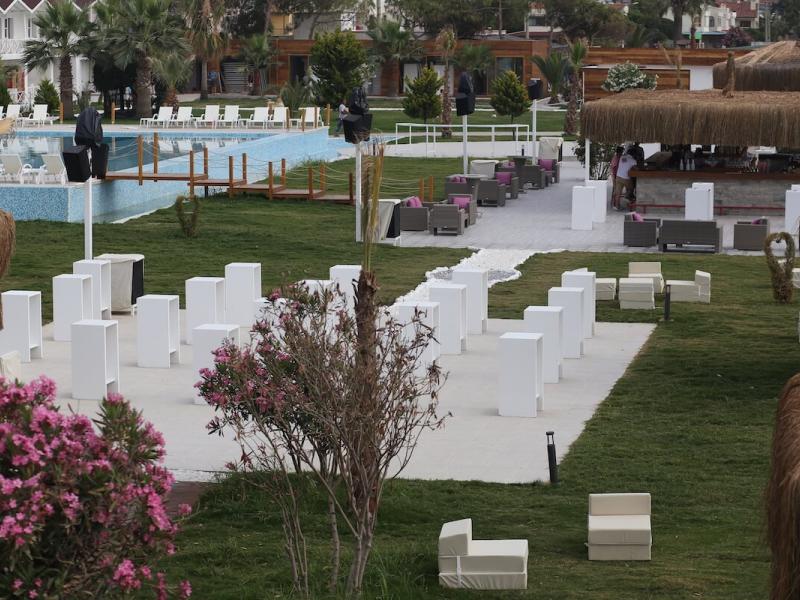 Risus Aqua Beach Resort Hotel