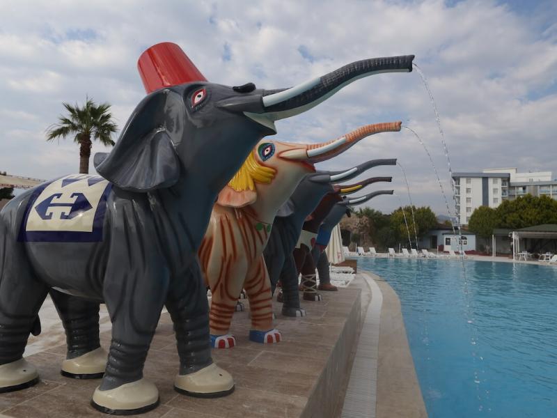 Risus Aqua Beach Resort Hotel