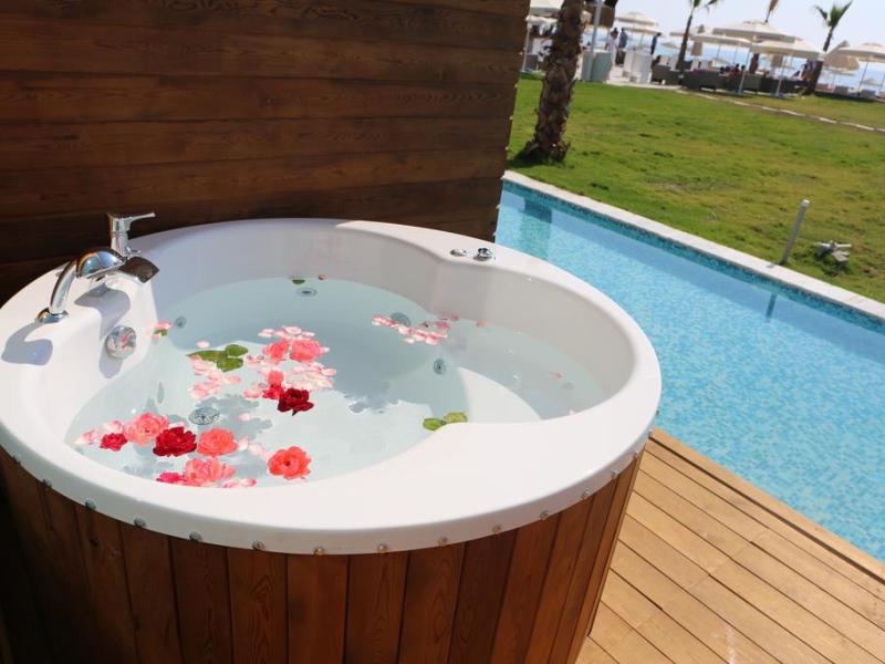 Risus Aqua Beach Resort Hotel