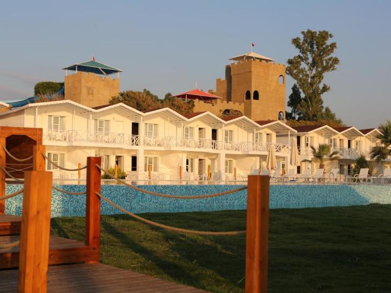 Risus Aqua Beach Resort Hotel