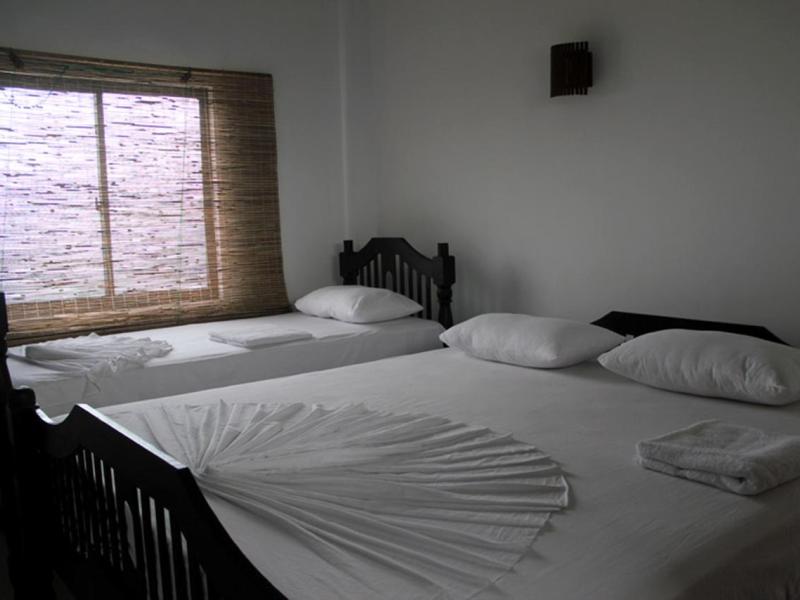 Tharusha Holiday Inn