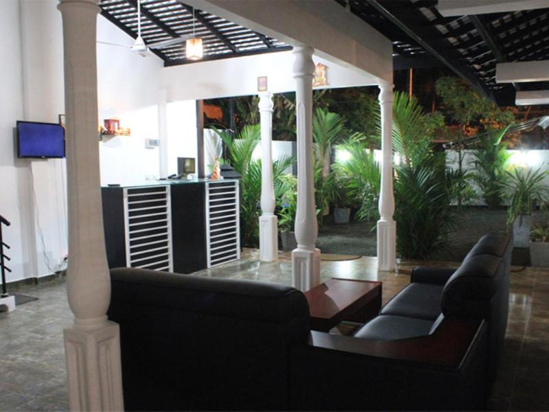 Tharusha Holiday Inn