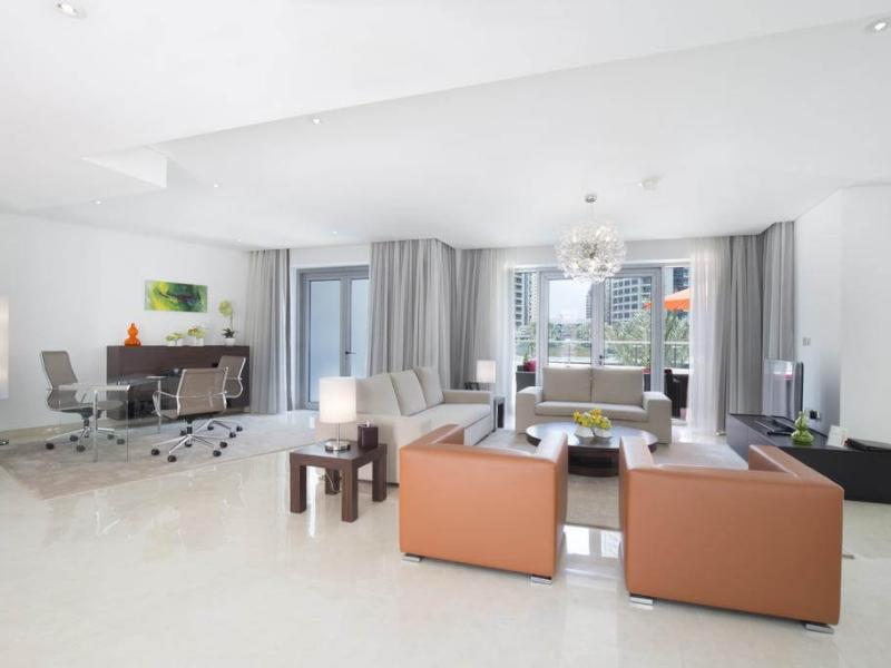 La Verda Dubai Marina Suites & Villas