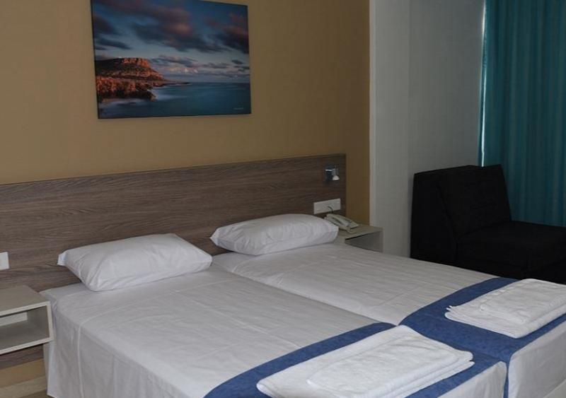 Sunny Blue Hotel