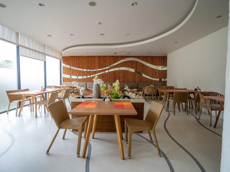 Bandara Phuket Beach Resort