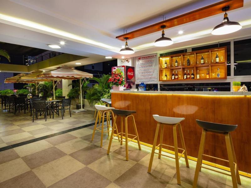 Maple Leaf Hotel & Apartment