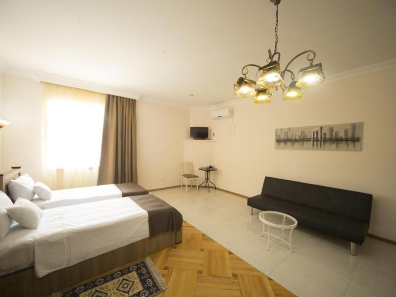 Log Inn Boutique Hotel