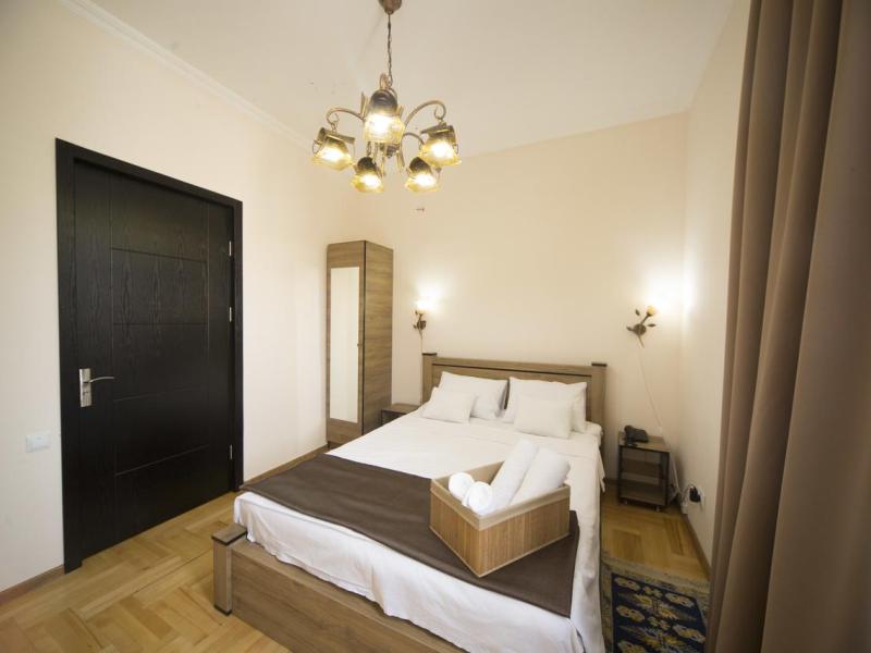 Log Inn Boutique Hotel