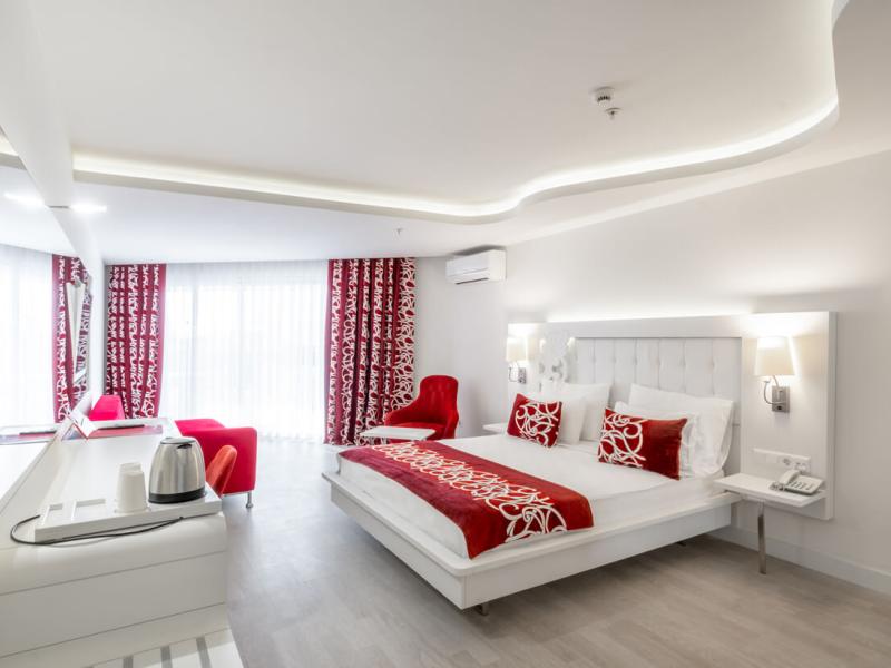 Laguna Beach Alya Resort & Spa