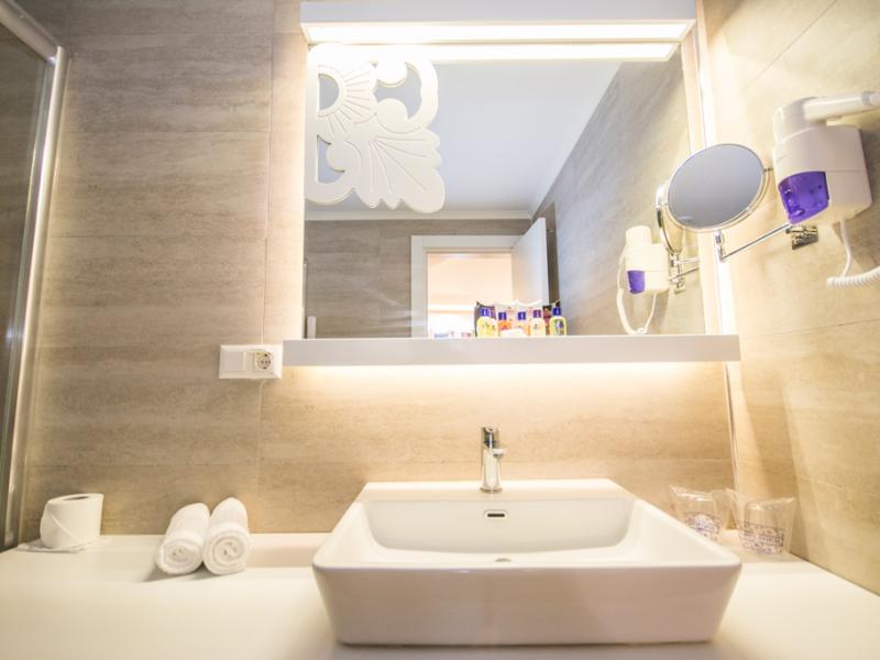 Laguna Beach Alya Resort & Spa