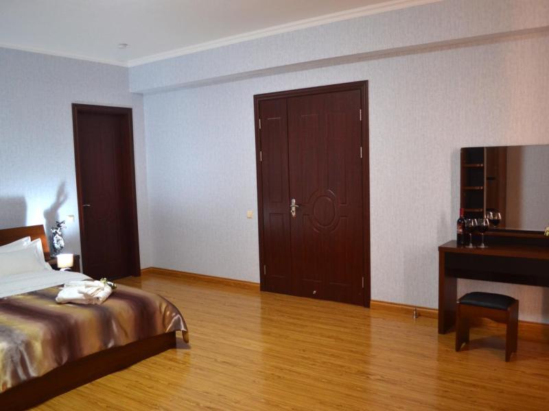 Patriot Hotel & Restaurant