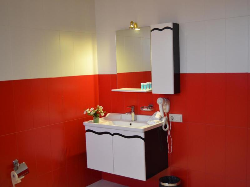 Patriot Hotel & Restaurant