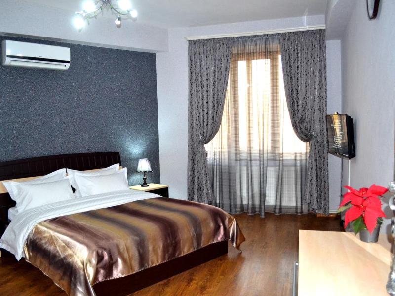 Patriot Hotel & Restaurant