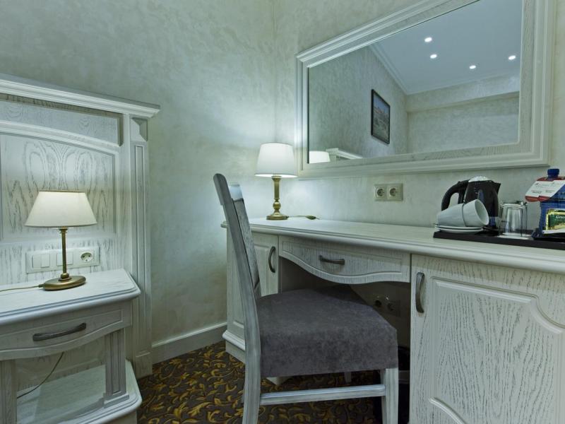 Colosseum Marina Hotel