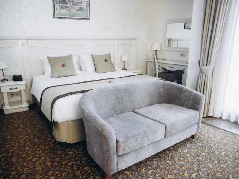 Colosseum Marina Hotel