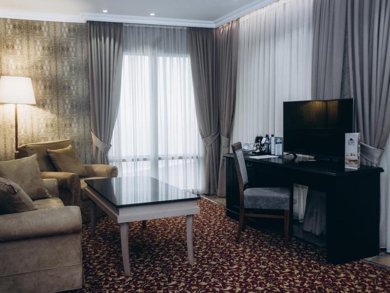 Colosseum Marina Hotel