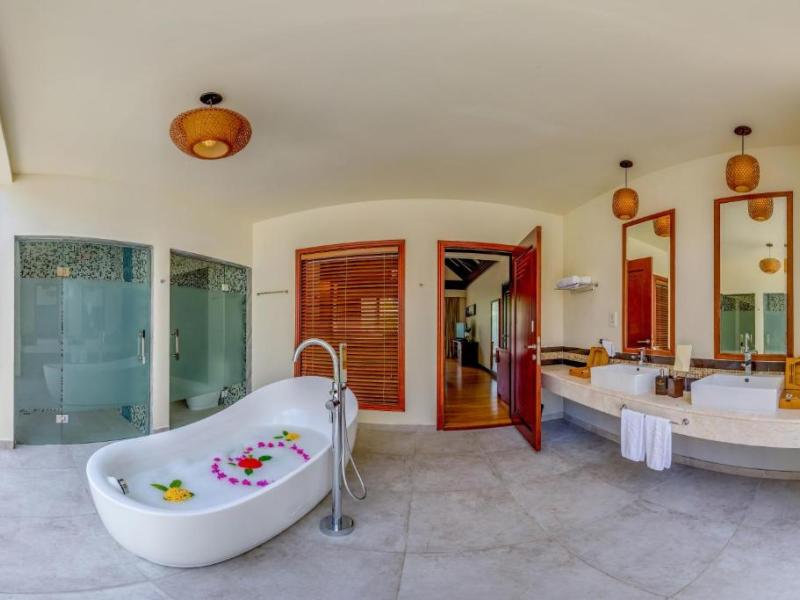 Furaveri Island Resort & Spa