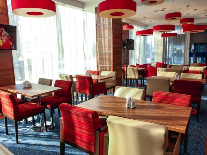 Hampton by Hilton