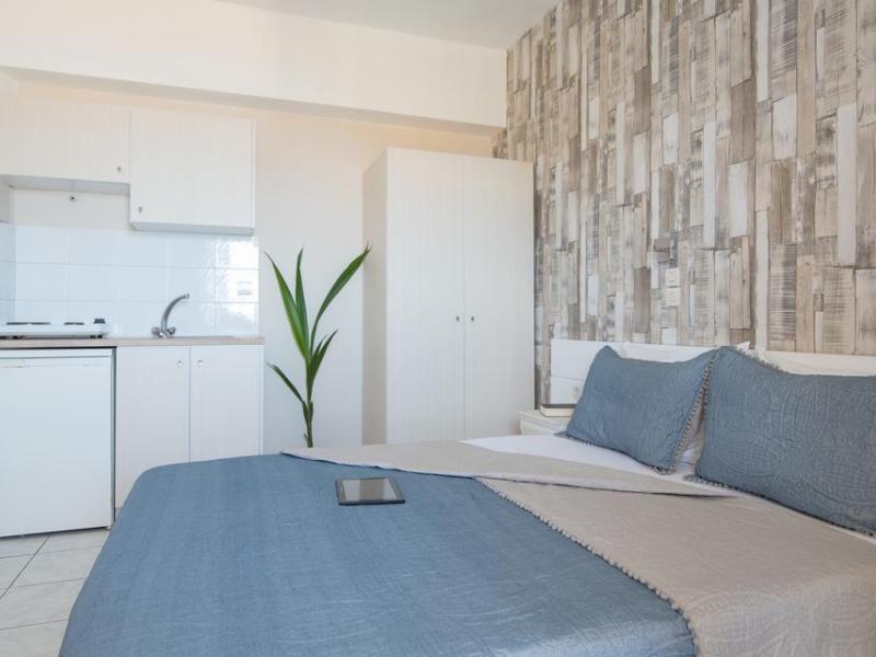 Silver Sun Studios & Apartments