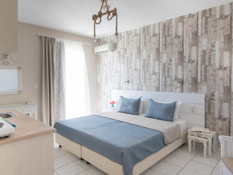 Silver Sun Studios & Apartments