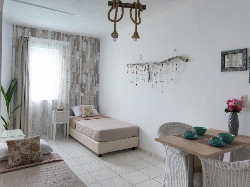 Silver Sun Studios & Apartments