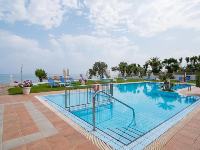 Silver Sun Studios & Apartments