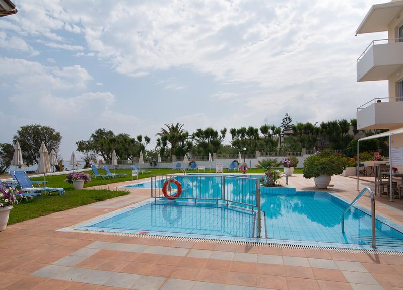 Silver Sun Studios & Apartments