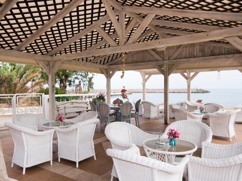 Silver Sun Studios & Apartments