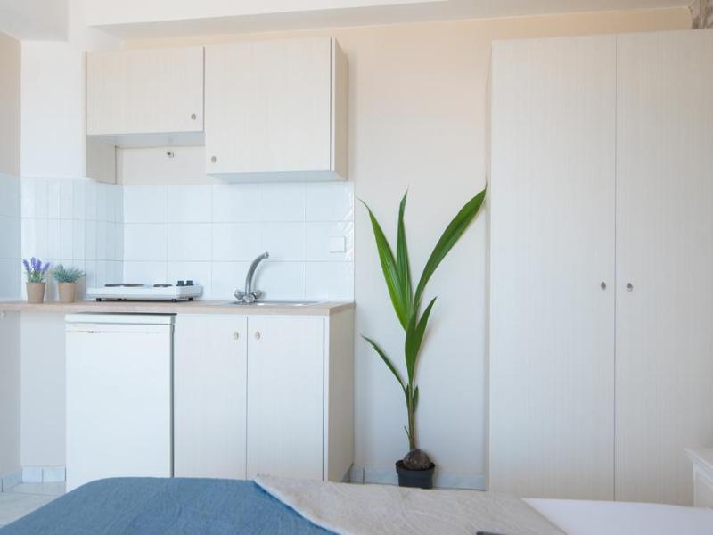 Silver Sun Studios & Apartments