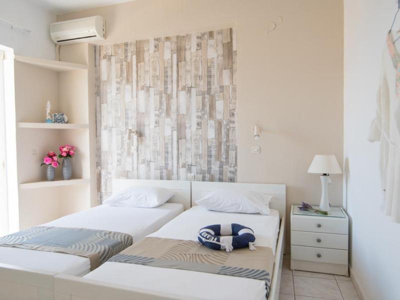 Silver Sun Studios & Apartments