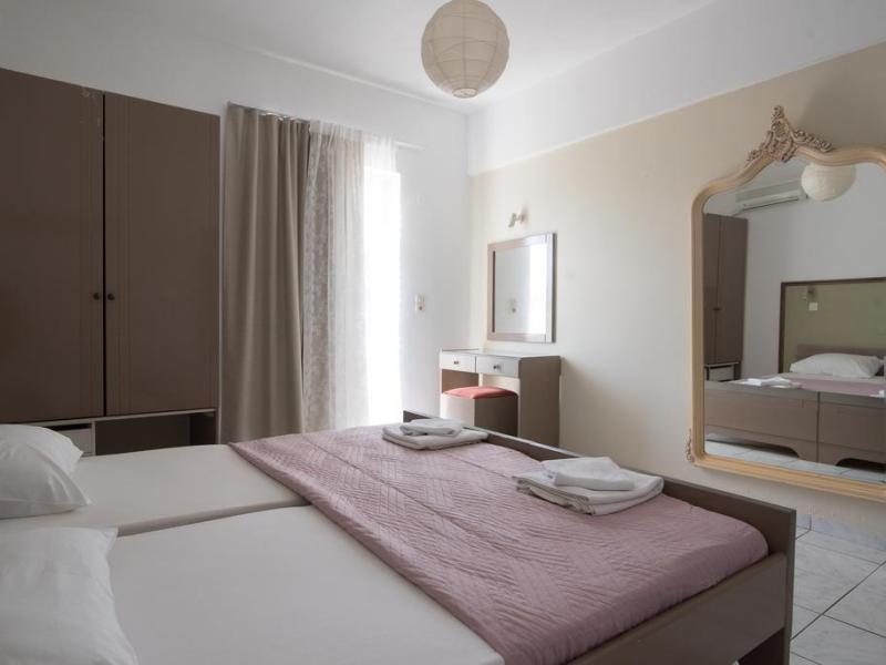 Silver Sun Studios & Apartments