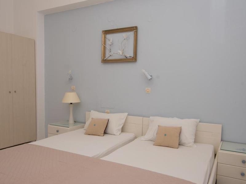 Silver Sun Studios & Apartments