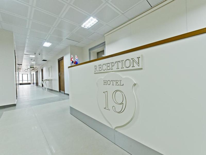 Hotel 19