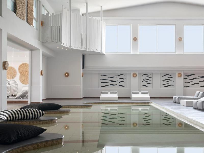 Mr & Mrs White Crete Lounge Resort & Spa