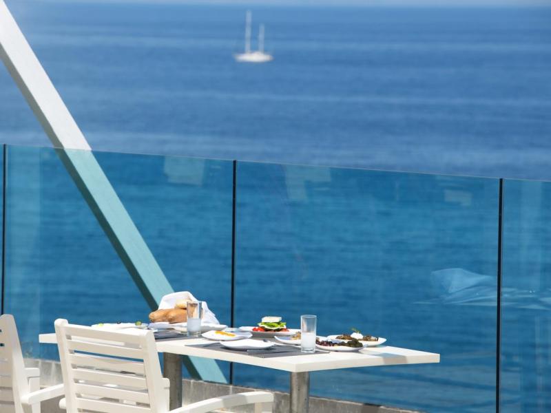 Mr & Mrs White Crete Lounge Resort & Spa