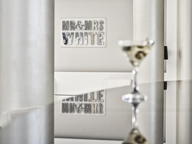 Mr & Mrs White Crete Lounge Resort & Spa