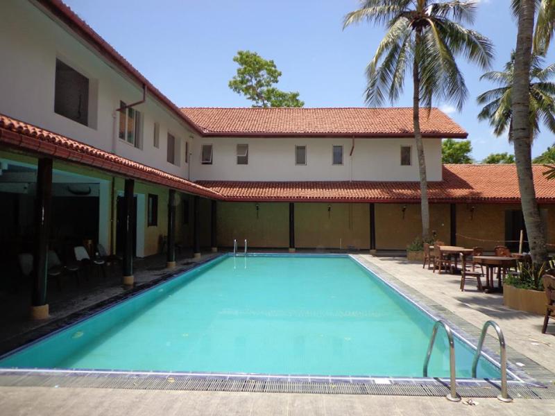 Earl's Red Passikudah